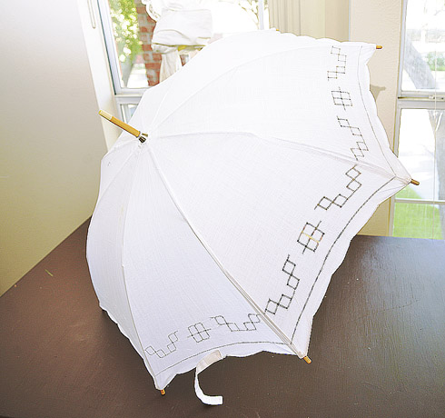 White Hemstitch Parasols.19" ( 38" Full Open) - Click Image to Close